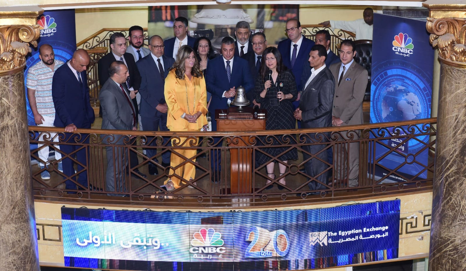 احتفالا بمرور عشرين عاما على انطلاقها… قناة CNBC عربية تفتتح جلسة التداول بالبورصة المصرية